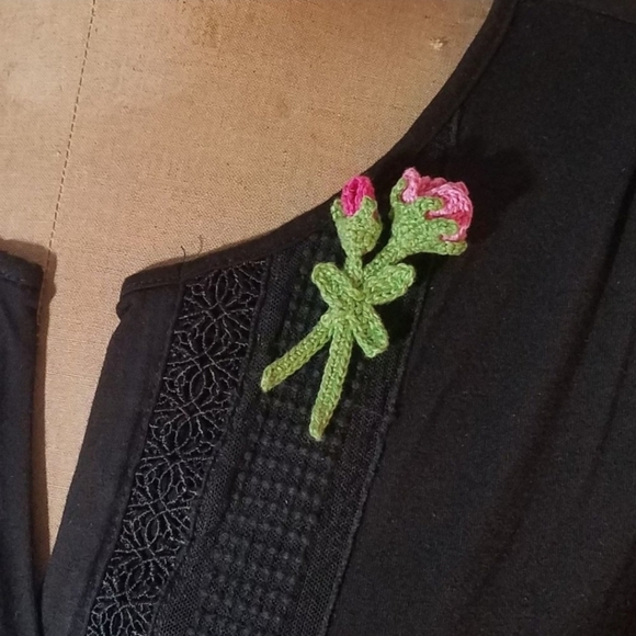 Long Stem Rose Handmade Pink Corsage Magnetic Brooch Pin Boutonniere Crochet - Picture 1 of 9